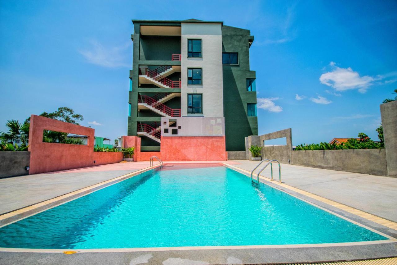 Comet Hotel Surat Thani Exterior foto