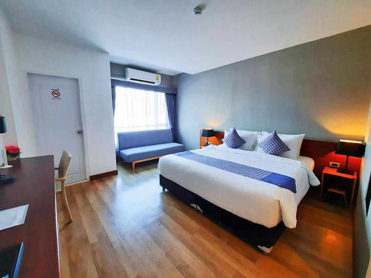 Comet Hotel Surat Thani Exterior foto