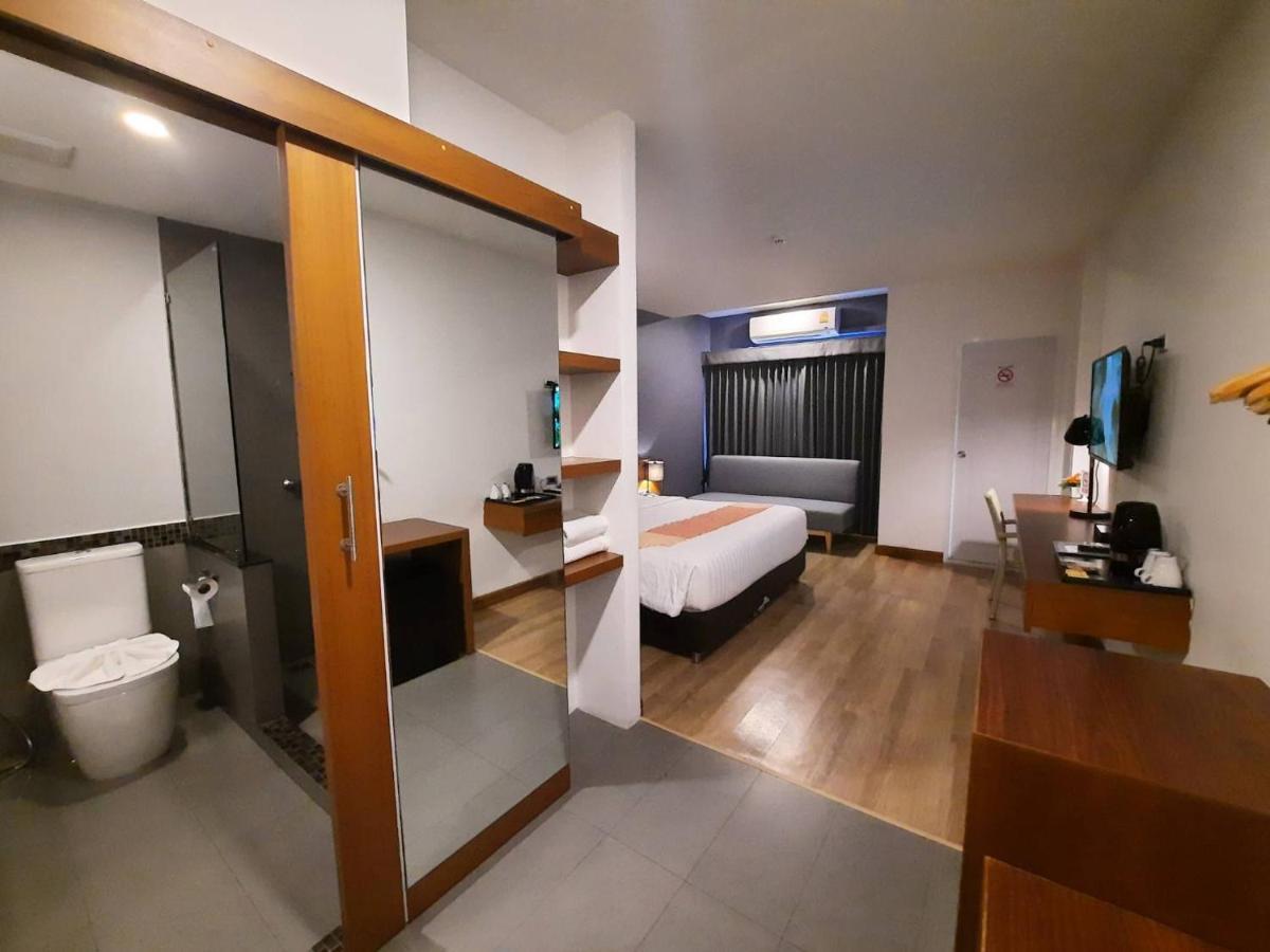 Comet Hotel Surat Thani Exterior foto