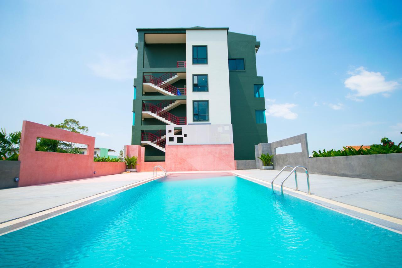 Comet Hotel Surat Thani Exterior foto