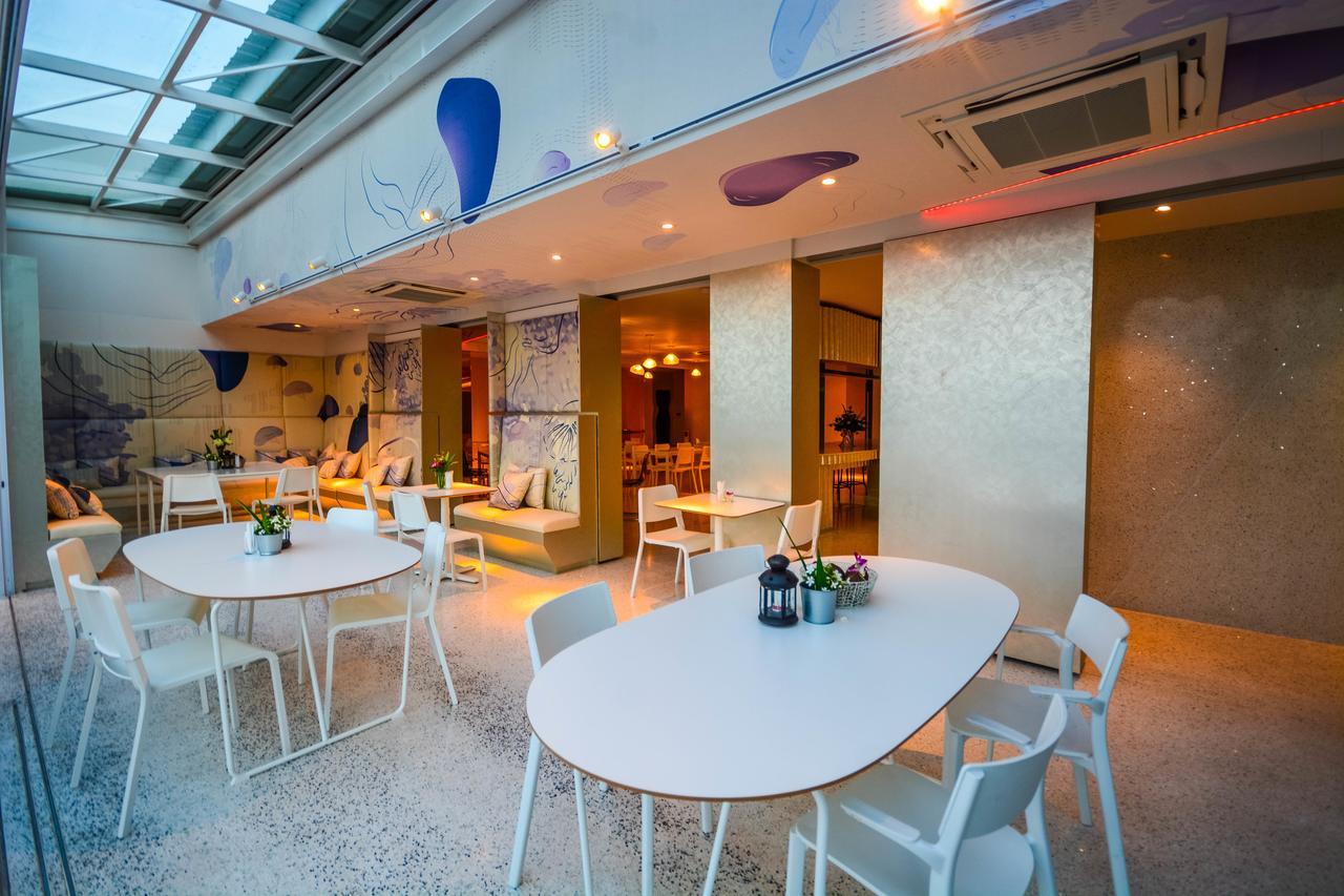 Comet Hotel Surat Thani Exterior foto