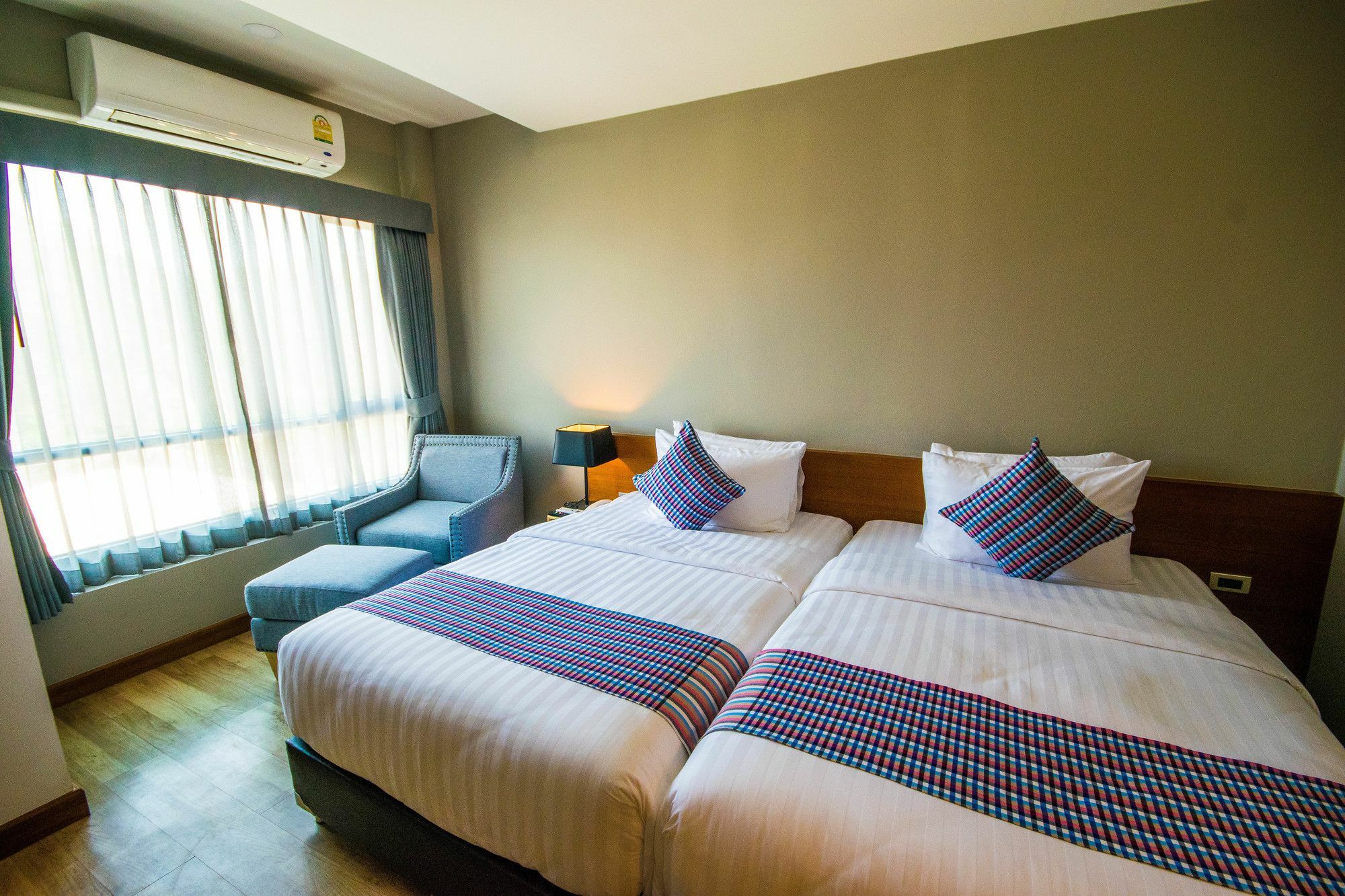 Comet Hotel Surat Thani Exterior foto