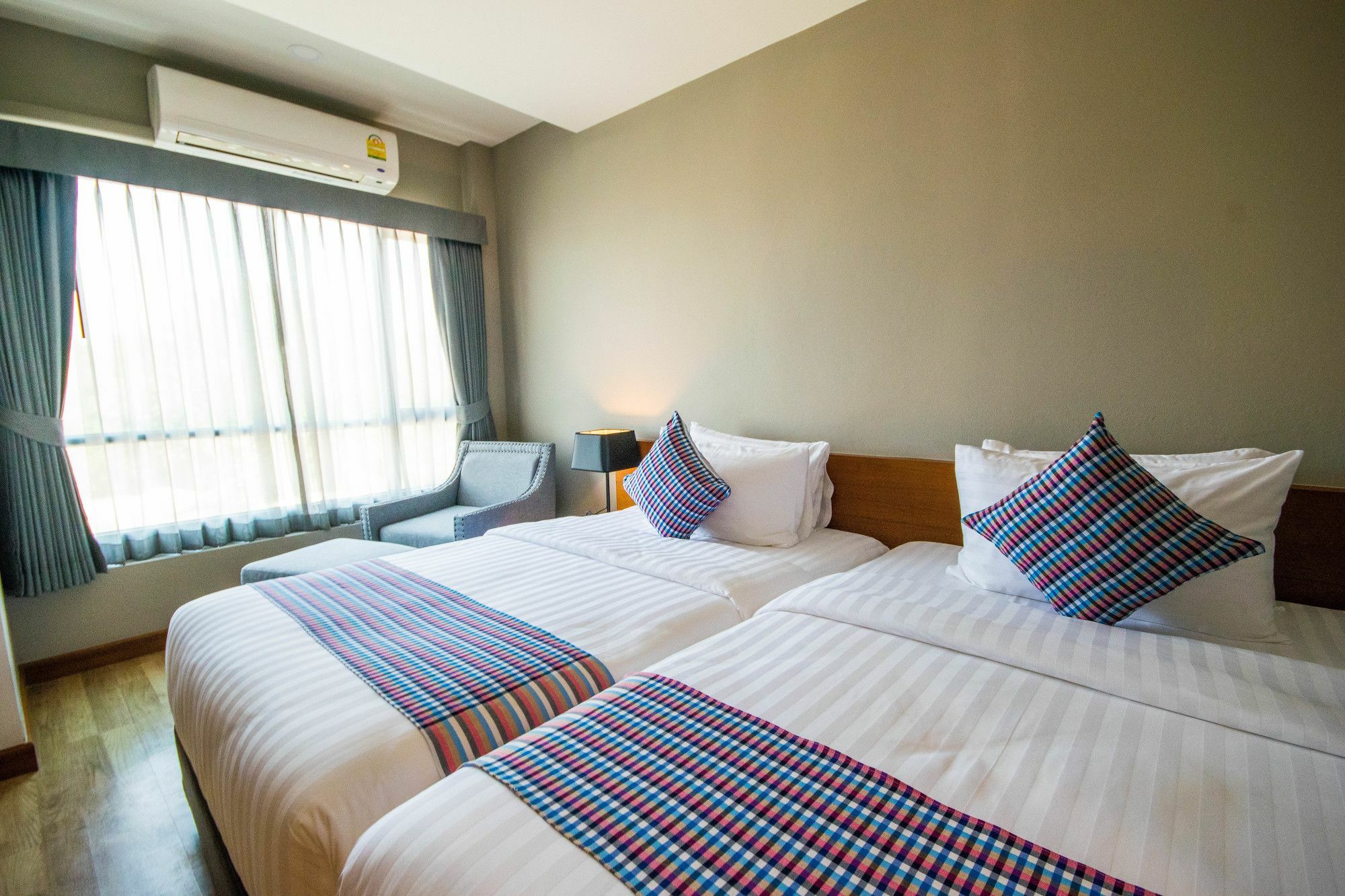 Comet Hotel Surat Thani Exterior foto