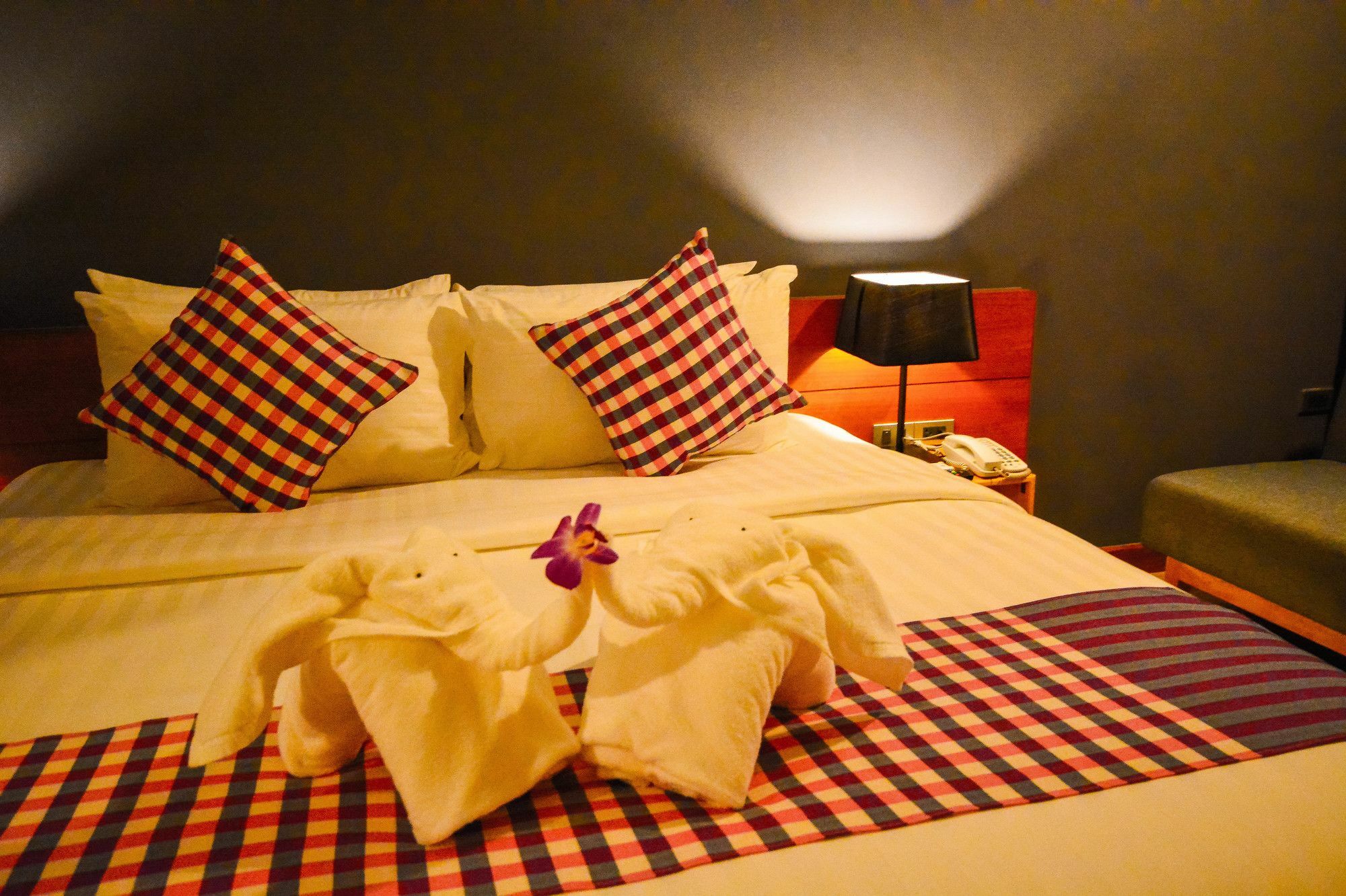 Comet Hotel Surat Thani Exterior foto