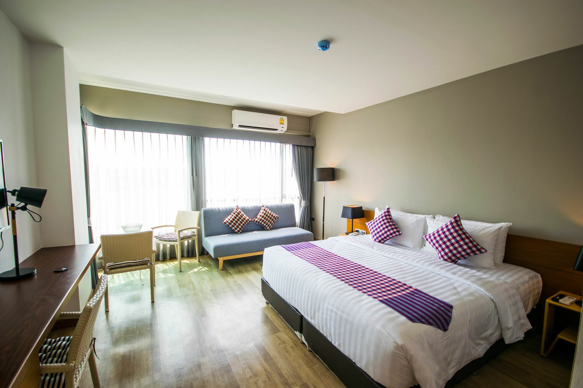 Comet Hotel Surat Thani Exterior foto