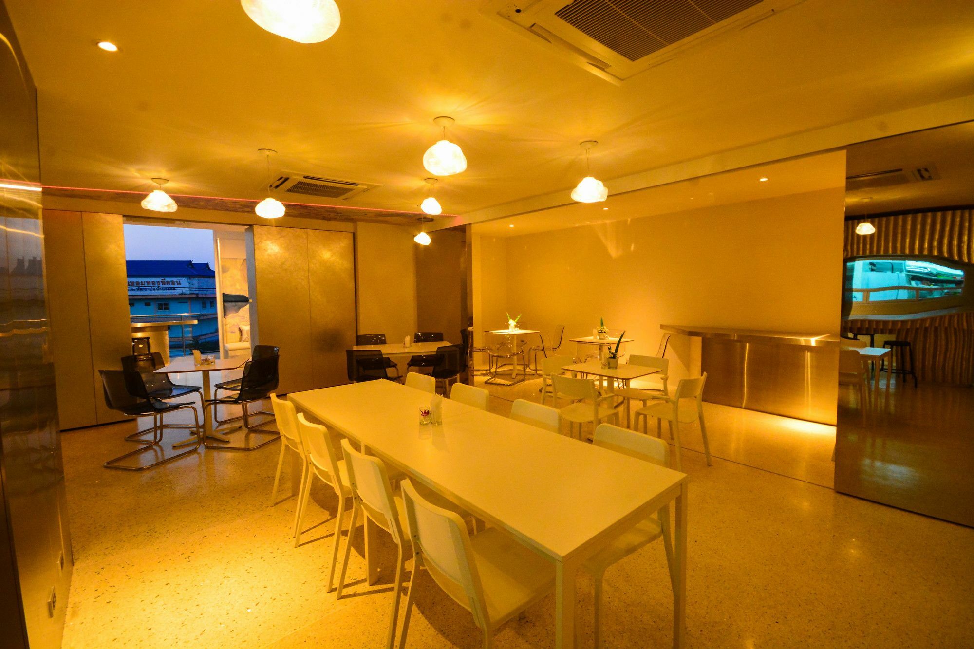 Comet Hotel Surat Thani Exterior foto